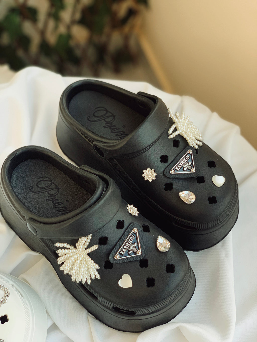 LUXURY CROCS