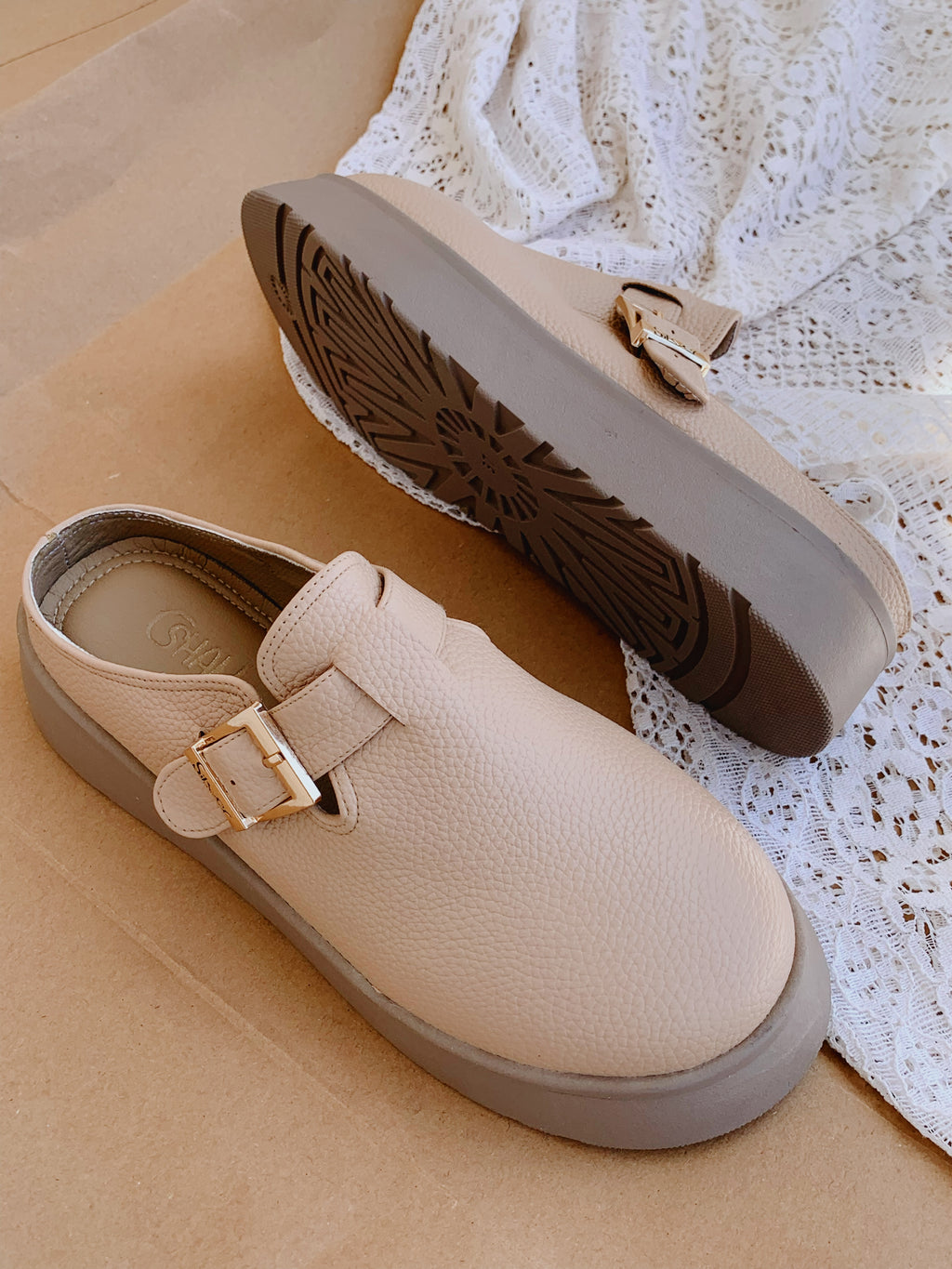 Leather clogs