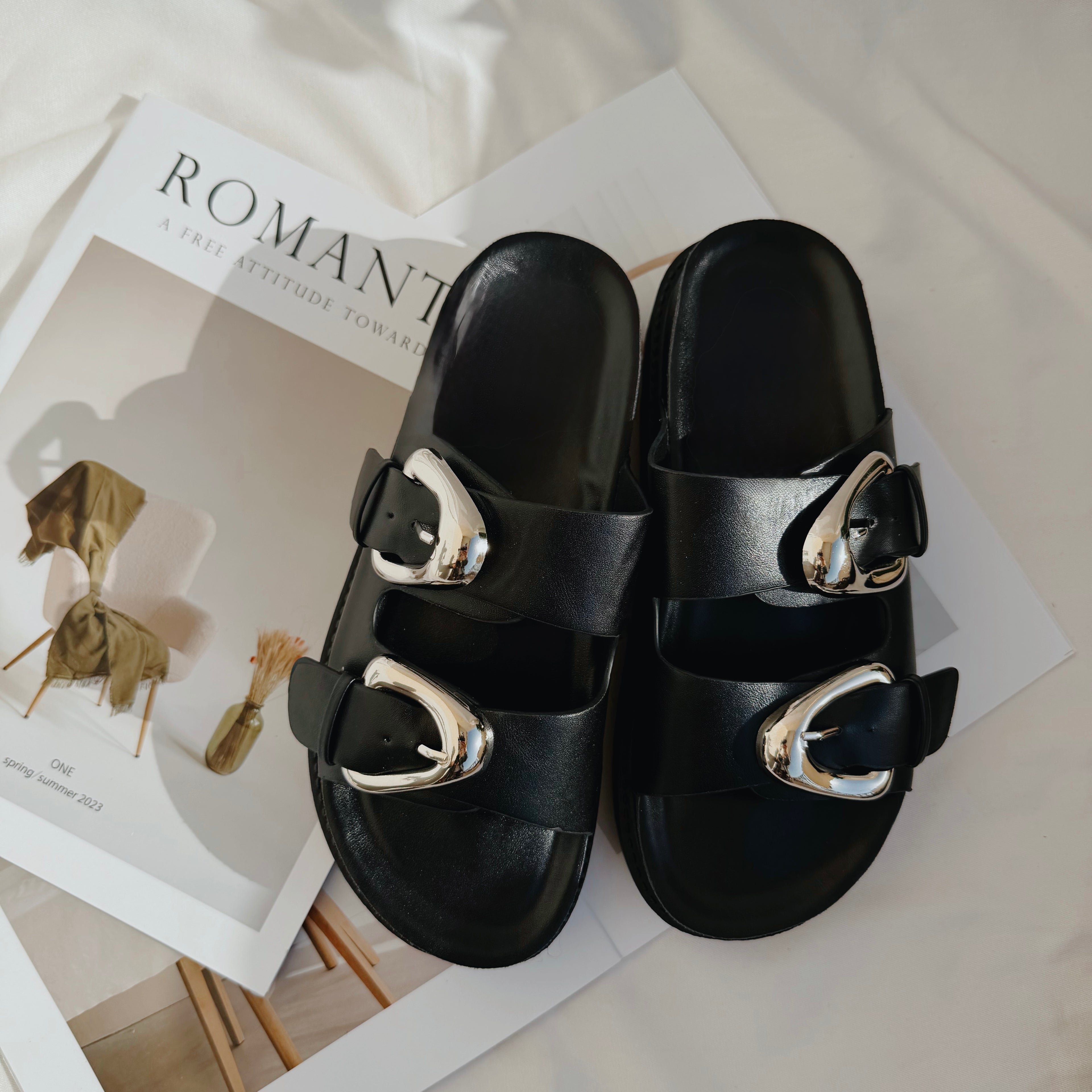 Chunky Buckle Slides